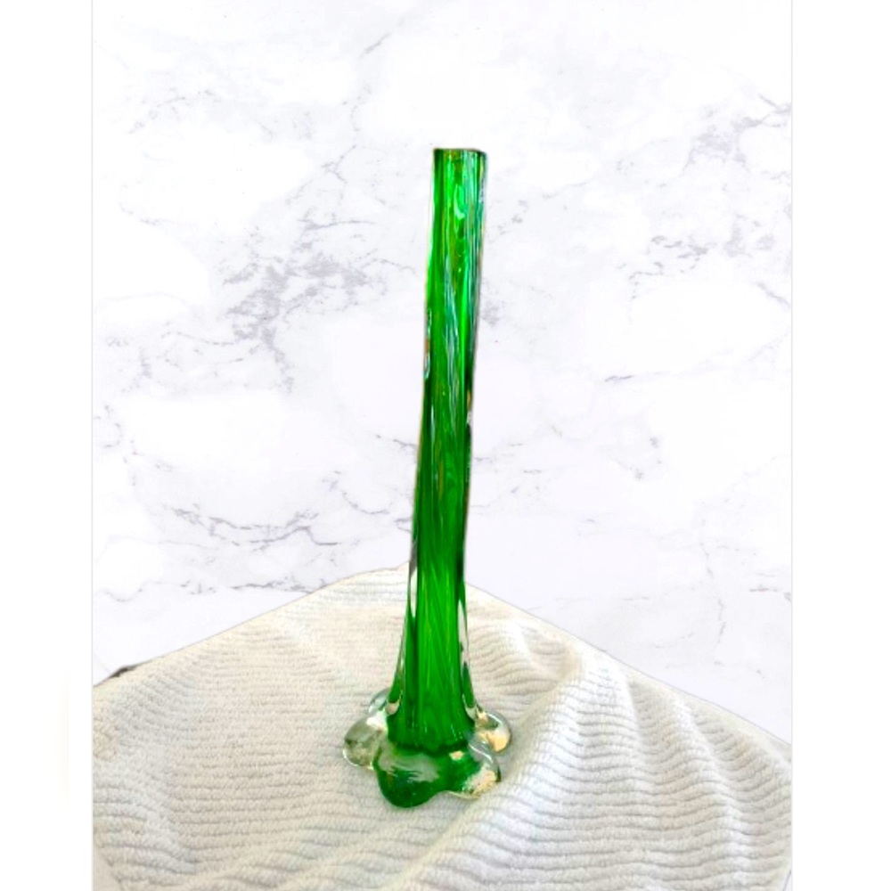 Elephant Foot 11”‎ Bud Vase Elegant Twisted Green
Ribbed Neck Vintage Glass